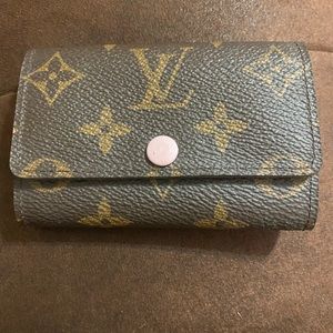 Authentic Louis Vuitton 5 Ring Key Cles Pink